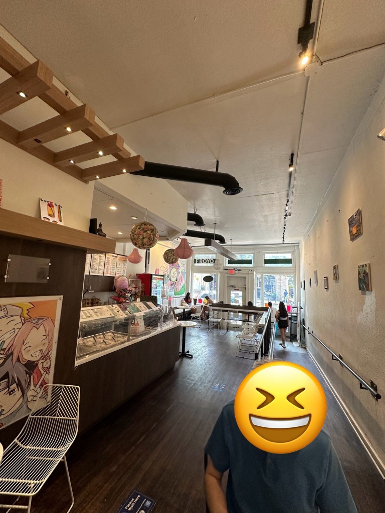 Photo of the front of the cafe and the counter.